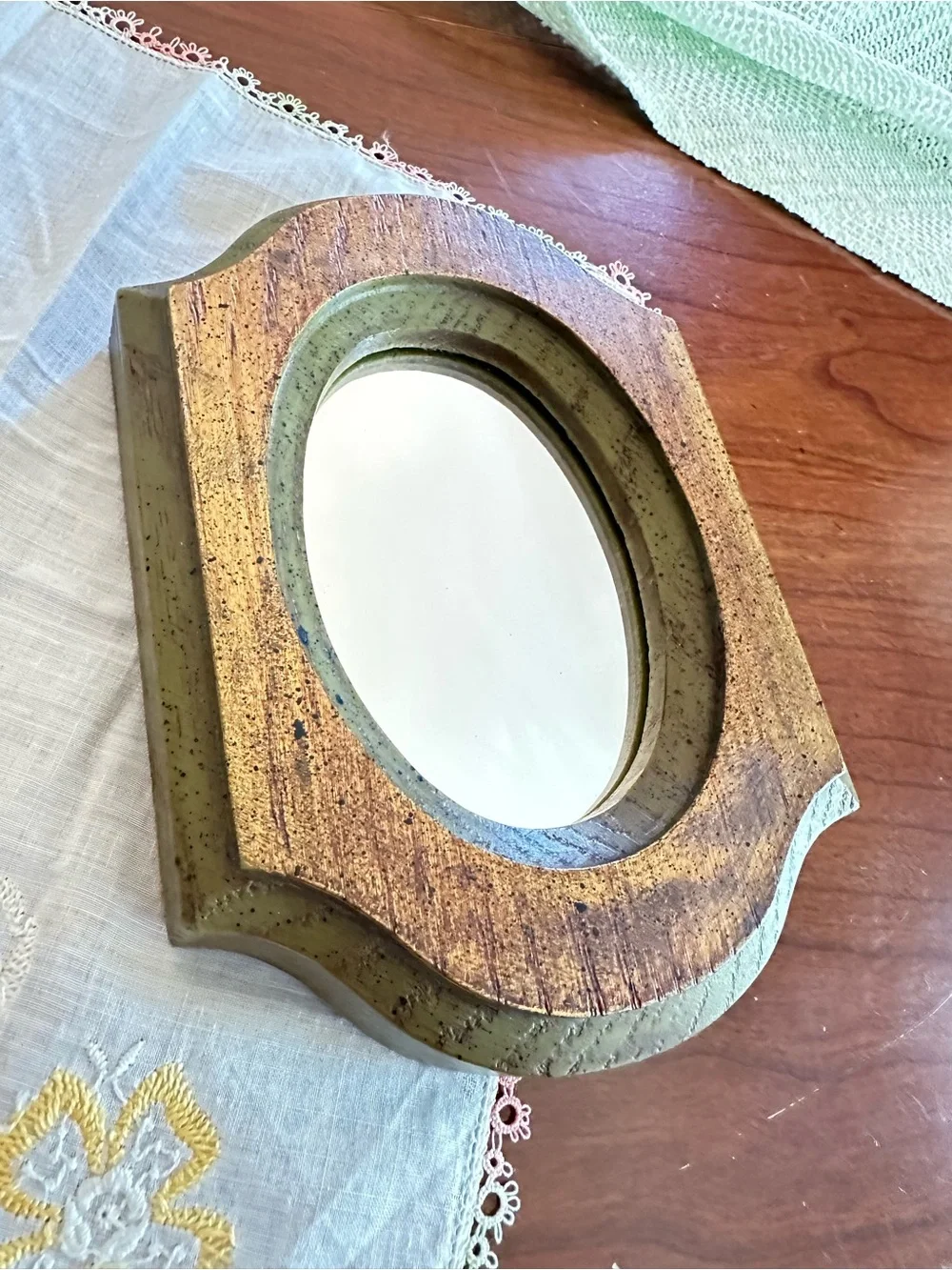 Vintage Homco Oval Wall Mirror Gold Flecked Scalloped Frame